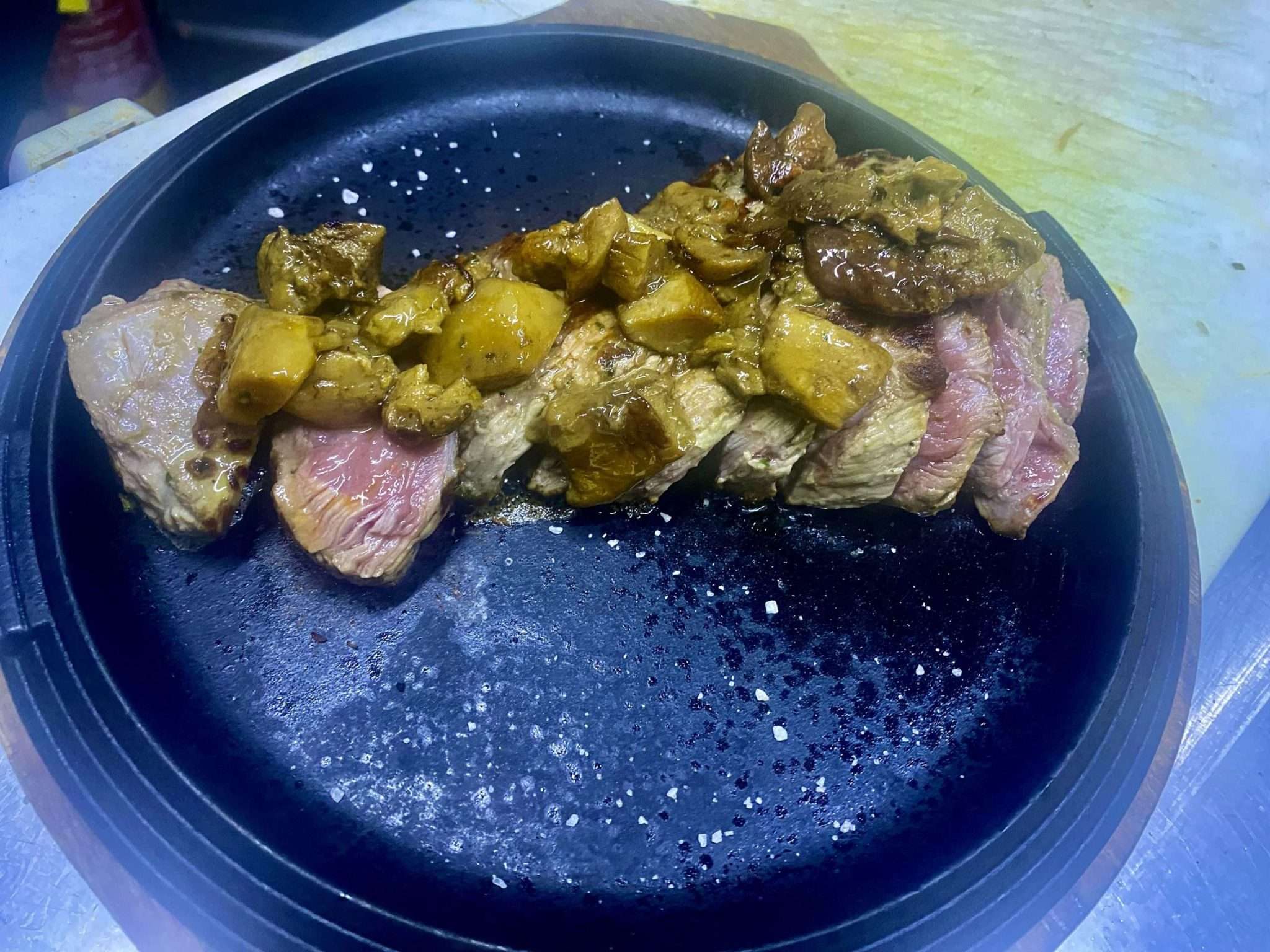 Tagliata di manzo ai porcini*